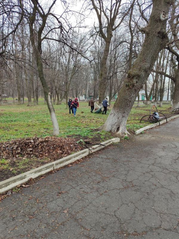 Субботник - это прекрасный способ проявить желание жить в красивом мире, всем вместе пообщаться в неофициальной обстановке на свежем воздухе в весенний день, ведь порядок должен быть как в человеке, так и вокруг него Субботник - это прекрасный способ проявить желание жить в красивом мире, всем вместе пообщаться в неофициальной обстановке на свежем воздухе в весенний день, ведь порядок должен быть как в человеке, так и вокруг него