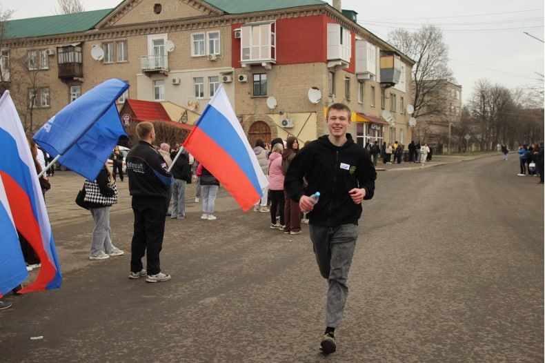 Свердловская молодежь приняла участие в массовом забеге в рамках марафона «Сила России» и партпроекта ВПП «Здоровое будущее» Свердловская молодежь приняла участие в массовом забеге в рамках марафона «Сила России» и партпроекта ВПП «Здоровое будущее»