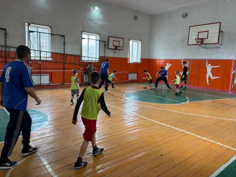 В Артемовске состоялся футбольный матч «Битва поколений» В Артемовске состоялся футбольный матч «Битва поколений»