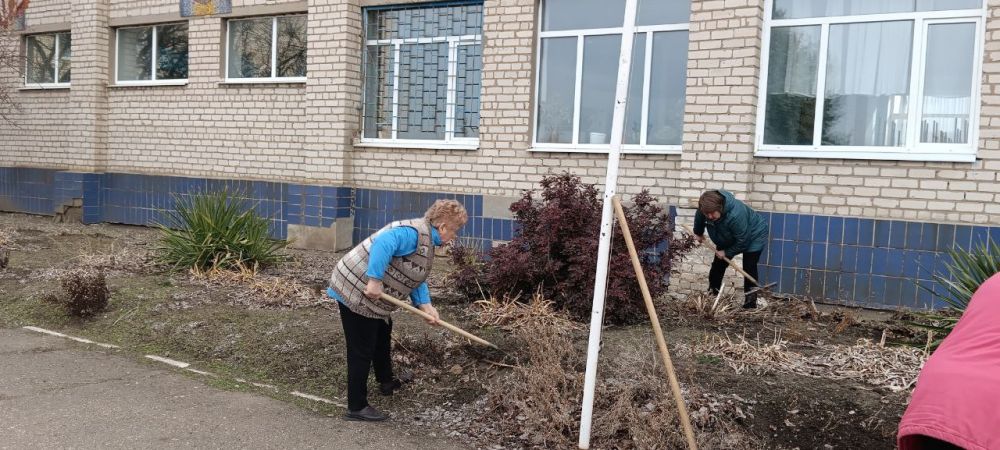 Весенняя уборка в Новосветловке: общими усилиями к чистоте Весенняя уборка в Новосветловке: общими усилиями к чистоте