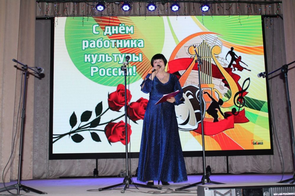 Концерт «Культура – смысл жизни» и награждение в честь Дня работника культуры состоялся в Белокуракинском Доме культуры Концерт «Культура – смысл жизни» и награждение в честь Дня работника культуры состоялся в Белокуракинском Доме культуры