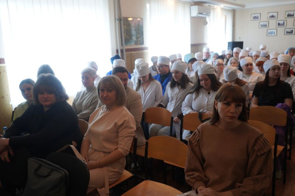 Ярмарка вакансий в Свердловском мед колледже: мост между выпускниками и лечебными учреждениями Ярмарка вакансий в Свердловском мед колледже: мост между выпускниками и лечебными учреждениями