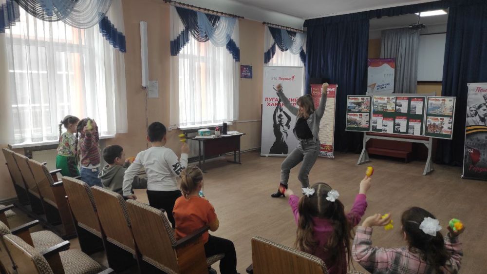 День открытых дверей прошел в Брянковской специализированной школе №1 в рамках осуществления преемственности в работе детского сада и школы День открытых дверей прошел в Брянковской специализированной школе №1 в рамках осуществления преемственности в работе детского сада и школы
