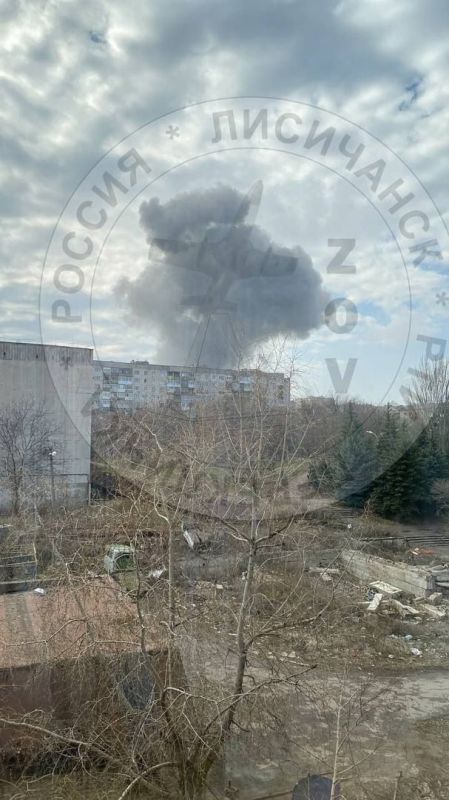 Четыре человека ранены в результате ракетного удара ВСУ по Лисичанску в ЛНР Четыре человека ранены в результате ракетного удара ВСУ по Лисичанску в ЛНР