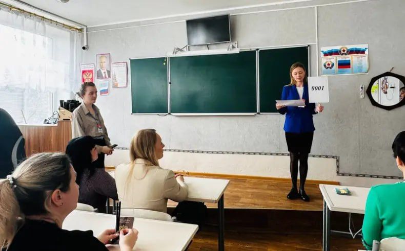28 марта в Перевальской гимназии №1 прошла Всероссийская акция «Сдаем вместе. День сдачи ЕГЭ родителями» 28 марта в Перевальской гимназии №1 прошла Всероссийская акция «Сдаем вместе. День сдачи ЕГЭ родителями»