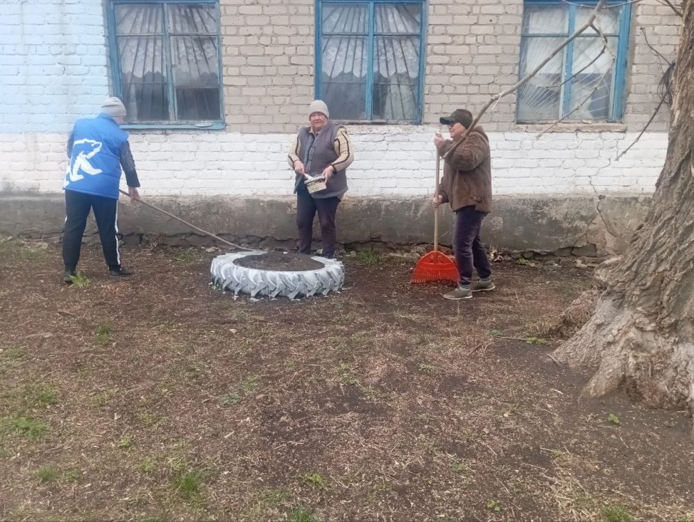 В рамках реализации проекта «Чистая страна» активисты партии «Единая Россия» из первичного отделения №9 села Красное Поле, совместно с жителями села Терновка, организовали и провели субботник В рамках реализации проекта «Чистая страна» активисты партии «Единая Россия» из первичного отделения №9 села Красное Поле, совместно с жителями села Терновка, организовали и провели субботник