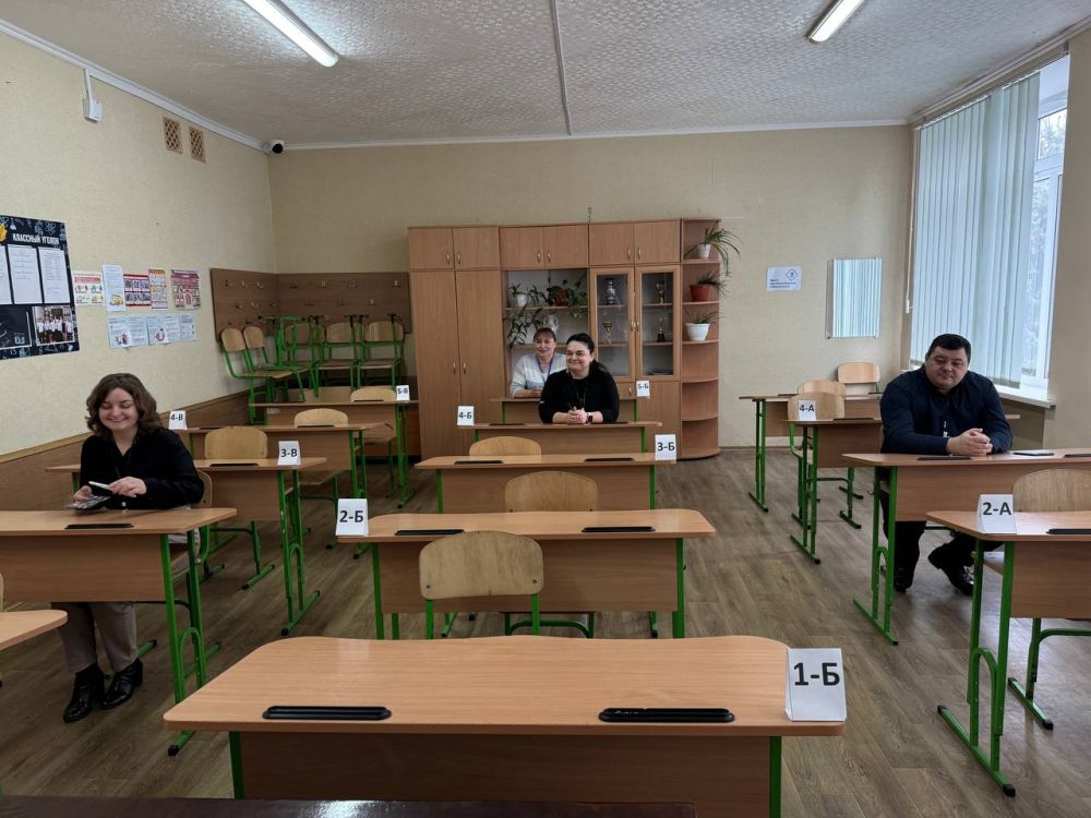 Сегодня в ГБОУ ЛНР "Белокуракинская школа №1" состоялась Всероссийская акция «Сдаем вместе. День сдачи ЕГЭ родителями» Сегодня в ГБОУ ЛНР "Белокуракинская школа №1" состоялась Всероссийская акция «Сдаем вместе. День сдачи ЕГЭ родителями»