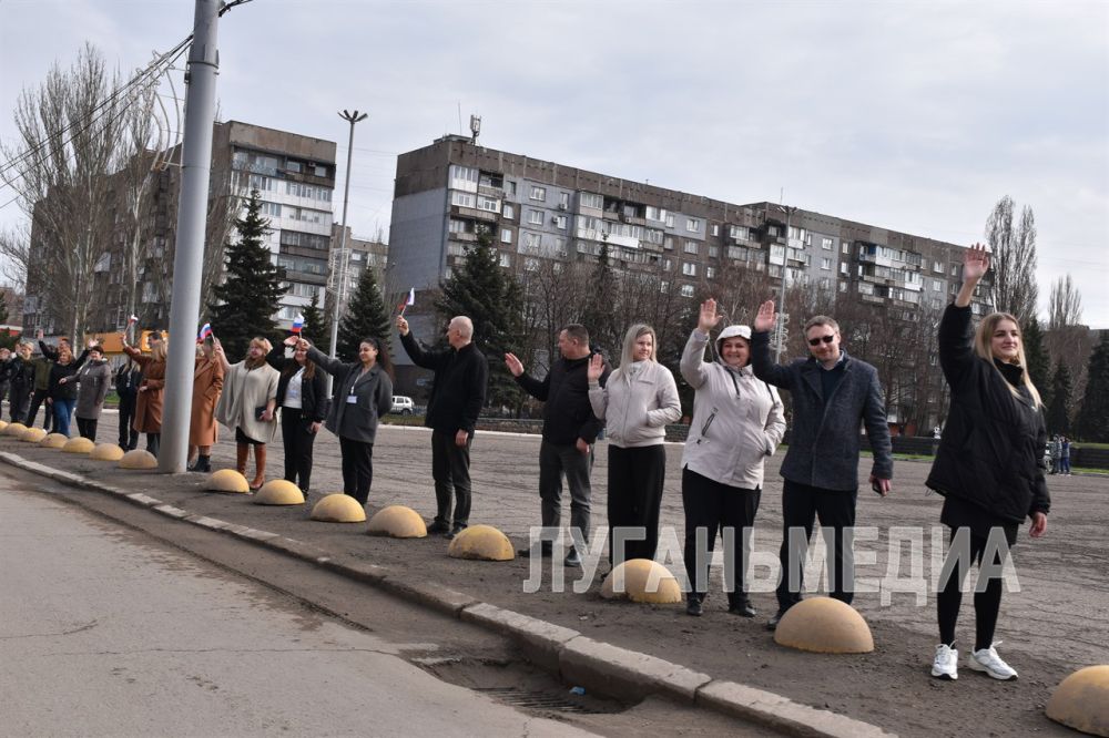 В Алчевске дан старт акции «Знамя Победы», посвященной 80-летию Победы в Великой Отечественной войне В Алчевске дан старт акции «Знамя Победы», посвященной 80-летию Победы в Великой Отечественной войне