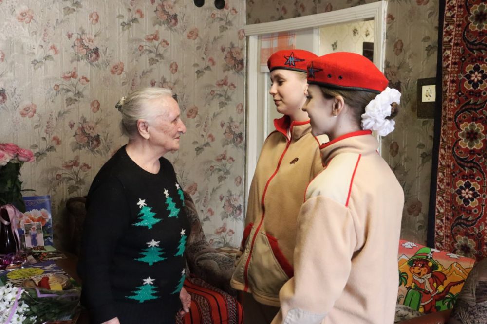 В Стаханове поздравили узницу фашистского лагеря с 84-летием В Стаханове поздравили узницу фашистского лагеря с 84-летием