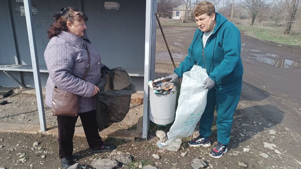 Весенняя уборка в Новосветловке: общими усилиями к чистоте Весенняя уборка в Новосветловке: общими усилиями к чистоте