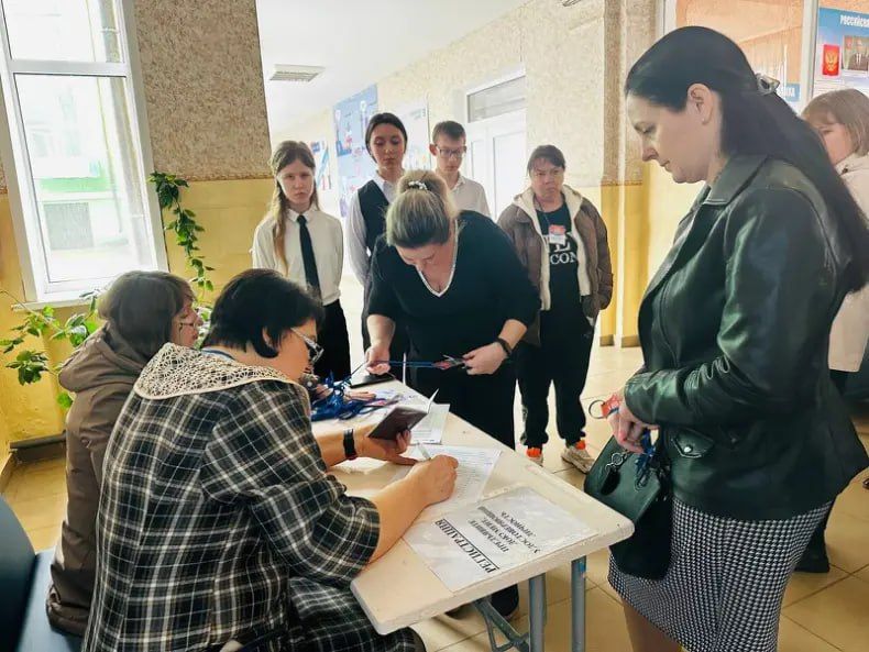 28 марта в Перевальской гимназии №1 прошла Всероссийская акция «Сдаем вместе. День сдачи ЕГЭ родителями» 28 марта в Перевальской гимназии №1 прошла Всероссийская акция «Сдаем вместе. День сдачи ЕГЭ родителями»