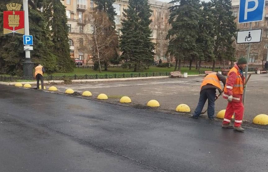 Коммунальные службы проводят работы на территории города Коммунальные службы проводят работы на территории города
