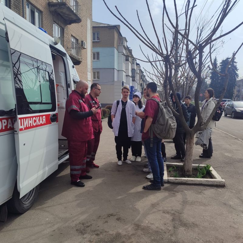 Специалисты Луганского центра медицины катастроф приняли участие в республиканской Ярмарке вакансий Специалисты Луганского центра медицины катастроф приняли участие в республиканской Ярмарке вакансий