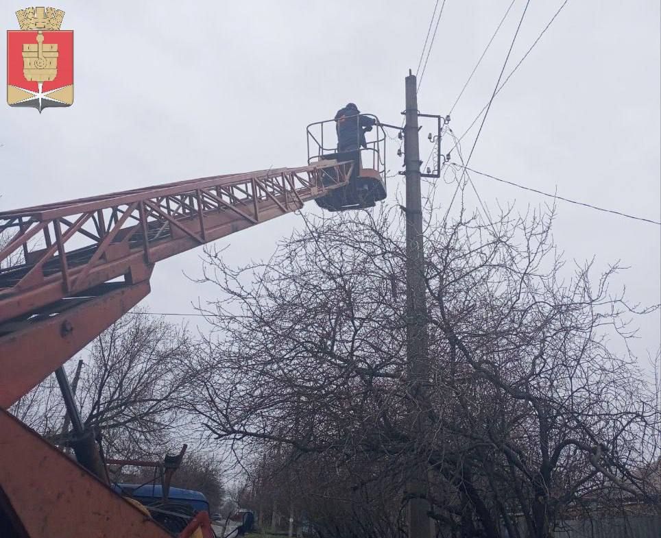 Коммунальные службы проводят работы на территории города Коммунальные службы проводят работы на территории города