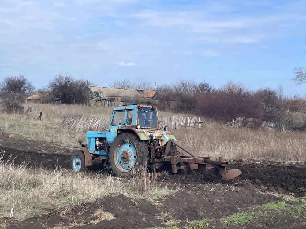 Сегодня в Суходольске выполнялись важные работы по противопожарной опашке границ города Сегодня в Суходольске выполнялись важные работы по противопожарной опашке границ города