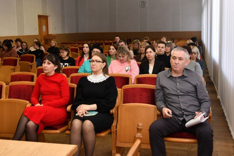 В Администрации Свердловского муниципального округа состоялась аппаратная учеба муниципальных служащих В Администрации Свердловского муниципального округа состоялась аппаратная учеба муниципальных служащих