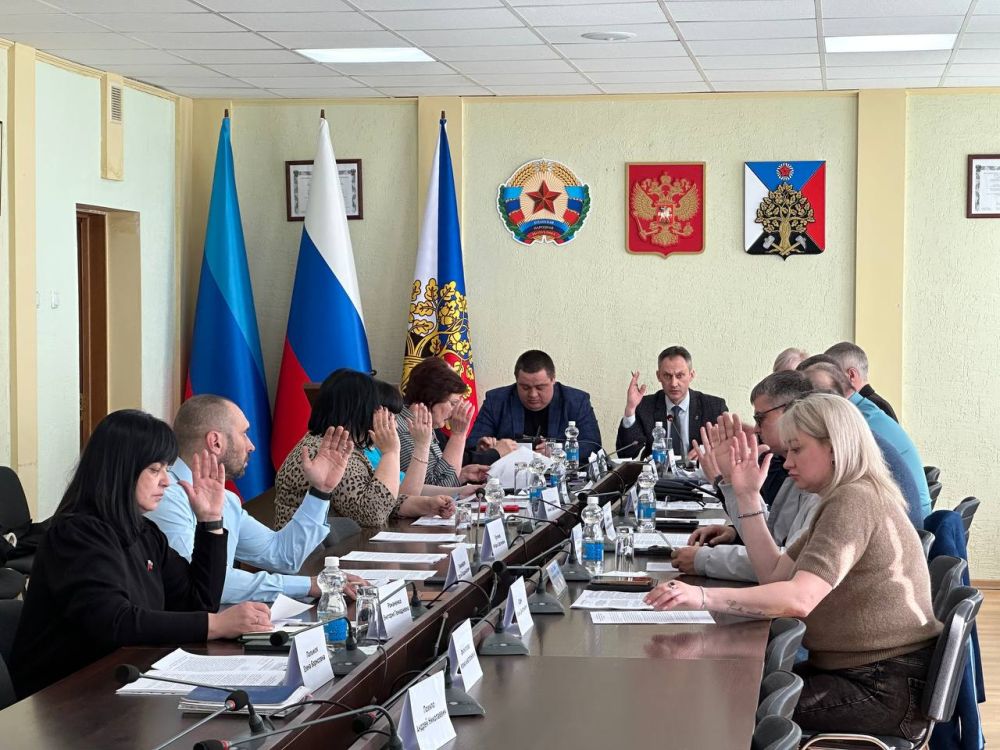 Состоялась XXX сессия I созыва Совета городского округа муниципальное образование городской округ город Ровеньки, на которой присутствовал Глава городского округа город Ровеньки Андрей Рубанцов Состоялась XXX сессия I созыва Совета городского округа муниципальное образование городской округ город Ровеньки, на которой присутствовал Глава городского округа город Ровеньки Андрей Рубанцов
