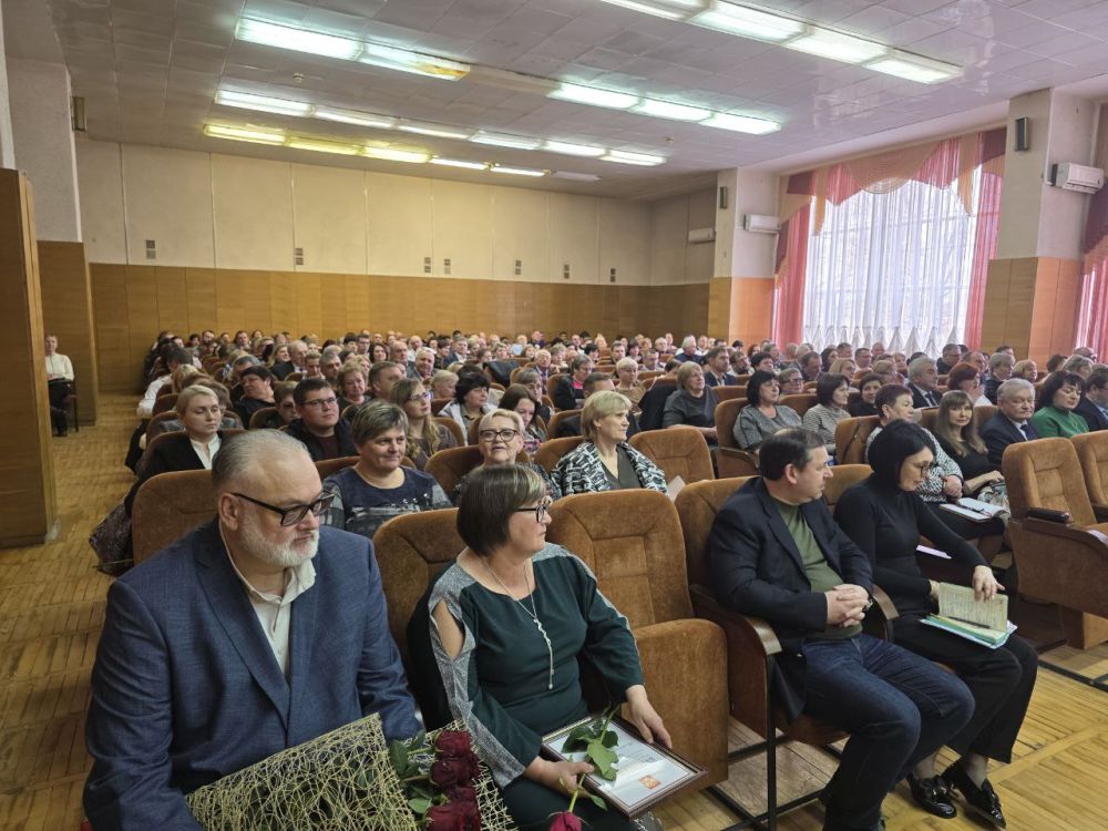 Сергей Колягин: В ходе итоговой коллегии Министерства здравоохранения Луганской Народной Республики был отмечен и представитель сферы здравоохранения нашего городского округа Сергей Колягин: В ходе итоговой коллегии Министерства здравоохранения Луганской Народной Республики был отмечен и представитель сферы здравоохранения нашего городского округа