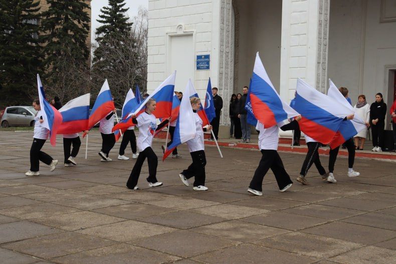 «Сила России»: В Свердловске прошел забег на 5 км. «Спорт – это сила!» «Сила России»: В Свердловске прошел забег на 5 км. «Спорт – это сила!»