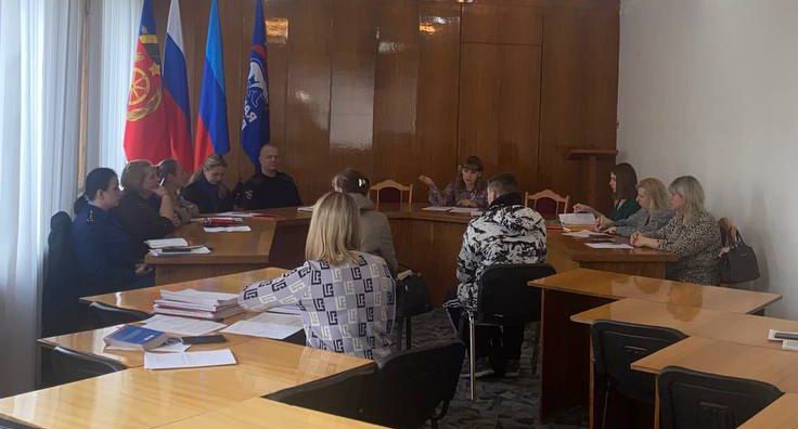 В Администрации Антрацитовского муниципального округа состоялось очередное заседание комиссии по делам несовершеннолетних и защите их прав под председательством заместителя главы Администрации Натальи Шаталовой, на котором... В Администрации Антрацитовского муниципального округа состоялось очередное заседание комиссии по делам несовершеннолетних и защите их прав под председательством заместителя главы Администрации Натальи Шаталовой, на котором...
