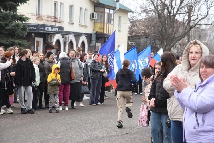 В Свердловске прошёл массовый забег "Сила России" В Свердловске прошёл массовый забег "Сила России"