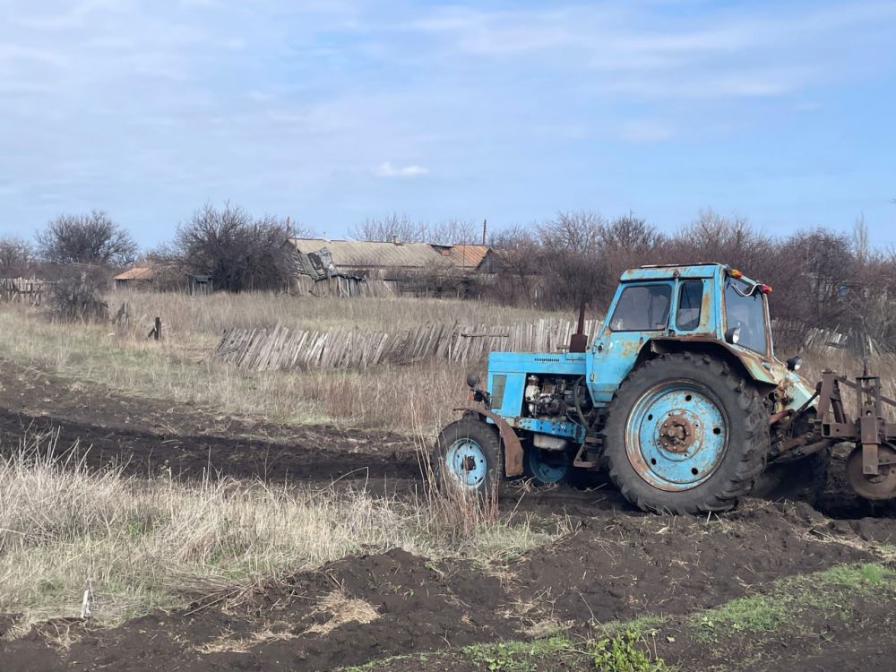 Сегодня в Суходольске выполнялись важные работы по противопожарной опашке границ города Сегодня в Суходольске выполнялись важные работы по противопожарной опашке границ города