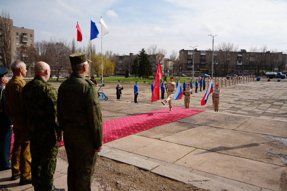 Равнение – на Знамя Победы Равнение – на Знамя Победы