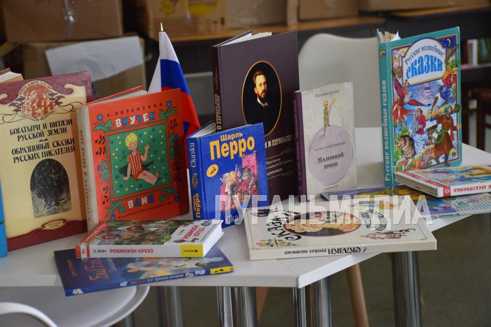 В Кировскую городскую детскую библиотеку передали детскую литературу, доставленную из Иркутской области в рамках акции «Неделя детской книги» В Кировскую городскую детскую библиотеку передали детскую литературу, доставленную из Иркутской области в рамках акции «Неделя детской книги»