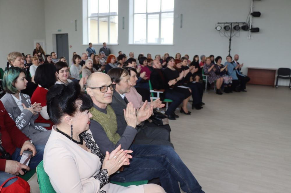 В городском Дворце культуры поздравляли творческих, талантливых людей, одаренных неиссякаемой жизненной энергией В городском Дворце культуры поздравляли творческих, талантливых людей, одаренных неиссякаемой жизненной энергией