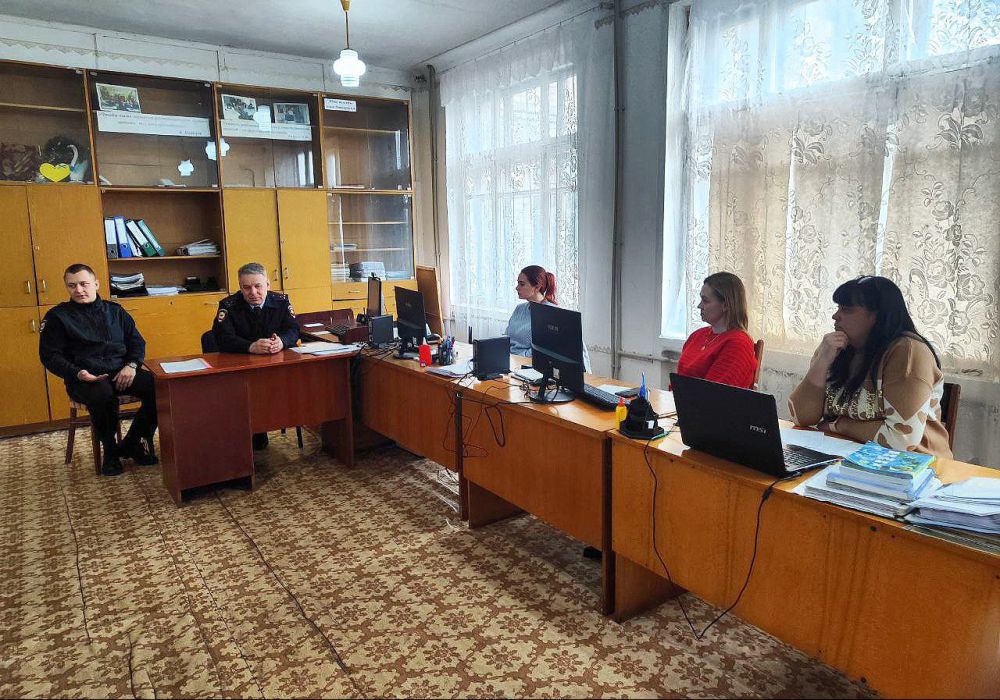 Сегодня проведена профилактическая беседа с преподавательским составом Ровеньковской Сегодня проведена профилактическая беседа с преподавательским составом Ровеньковской
