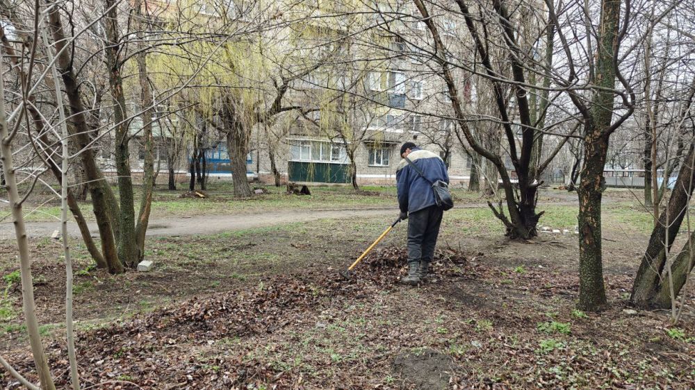 Виктория Сергеева: Коммунальщики в действии. В рамках неустанной работы по поддержанию чистоты и порядка, коммунальные службы городского округа стремятся к облагораживанию городского пространства Виктория Сергеева: Коммунальщики в действии. В рамках неустанной работы по поддержанию чистоты и порядка, коммунальные службы городского округа стремятся к облагораживанию городского пространства