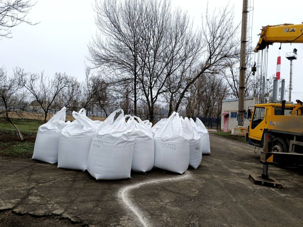Сергей Козенко: 27 марта на наш Краснодонский стадион был доставлен кварцевый песок в количестве 20 тонн для проведения пескования искусственного футбольного поля Сергей Козенко: 27 марта на наш Краснодонский стадион был доставлен кварцевый песок в количестве 20 тонн для проведения пескования искусственного футбольного поля