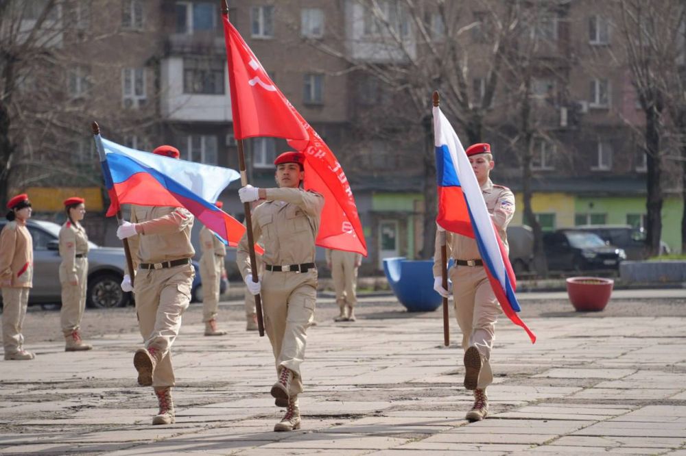 Равнение – на Знамя Победы Равнение – на Знамя Победы