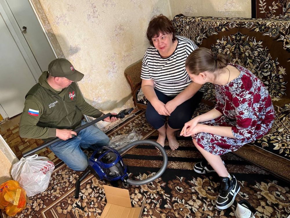 Благотворительная акция Общественного совета при Росмолодежи помогла 24 луганским семьям в трудной жизненной ситуации Благотворительная акция Общественного совета при Росмолодежи помогла 24 луганским семьям в трудной жизненной ситуации