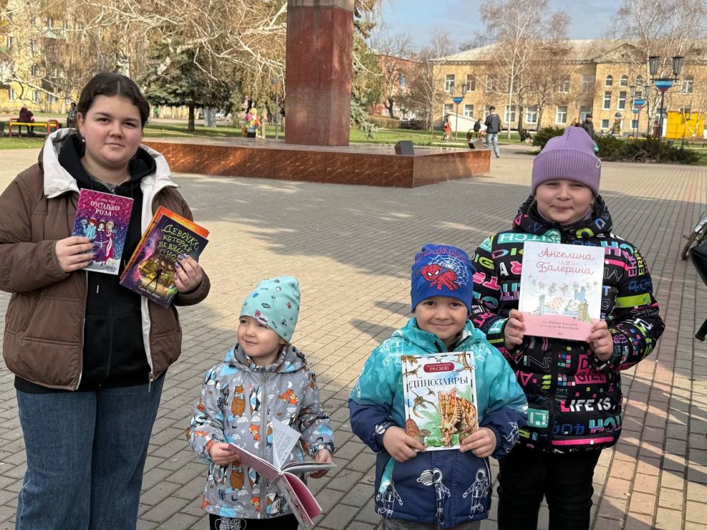 В Кировске, в рамках всероссийской акции "Неделя детской книги" произошло интересное событие, ознаменовавшее собой не только праздник литературы, но и укрепление связей между разными уголками нашей необъятной страны В Кировске, в рамках всероссийской акции "Неделя детской книги" произошло интересное событие, ознаменовавшее собой не только праздник литературы, но и укрепление связей между разными уголками нашей необъятной страны