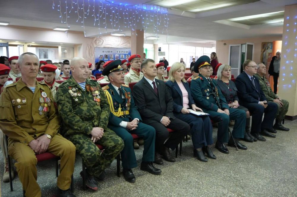 Равнение – на Знамя Победы Равнение – на Знамя Победы