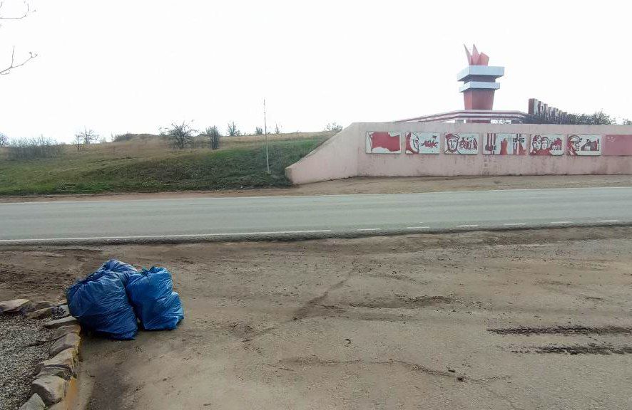 В рамках общемуниципального субботника, проходящего в Краснодонском округе, организации активно принимают участие в благоустройстве города В рамках общемуниципального субботника, проходящего в Краснодонском округе, организации активно принимают участие в благоустройстве города