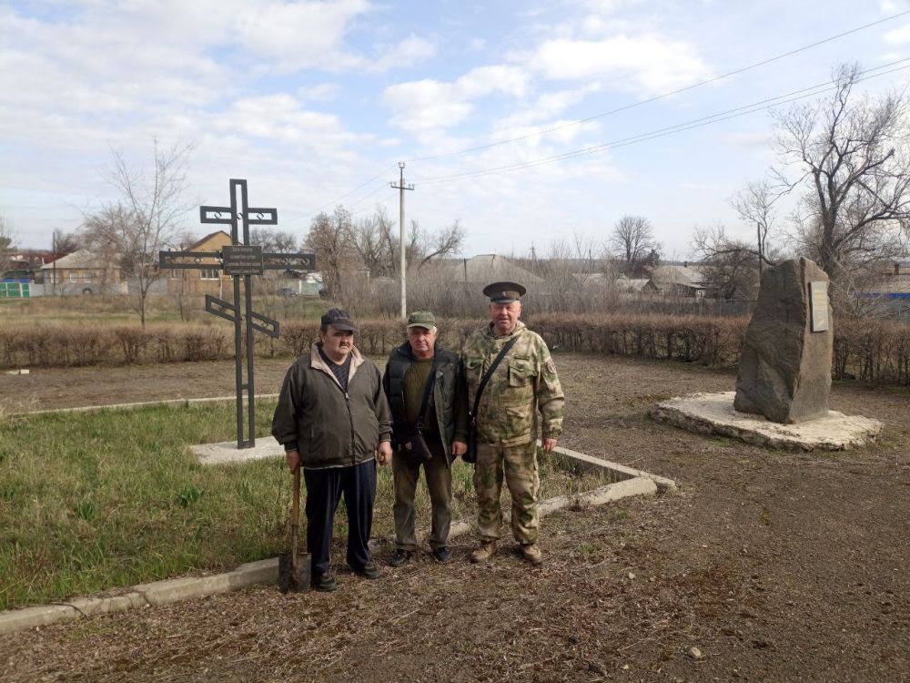 Казаки Краснодонского округа станичного казачьего общества «Станица Сорокинская» также поучаствовали в мероприятиях по благоустройству Казаки Краснодонского округа станичного казачьего общества «Станица Сорокинская» также поучаствовали в мероприятиях по благоустройству