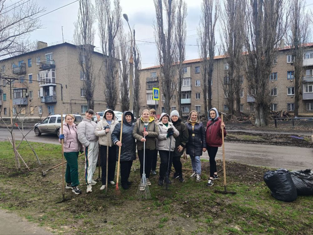 Более 200 человек присоединились к субботнику в Суходольске Более 200 человек присоединились к субботнику в Суходольске