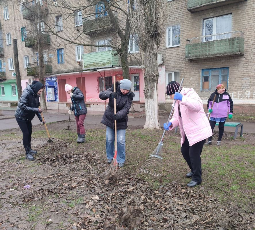 Более 200 человек присоединились к субботнику в Суходольске Более 200 человек присоединились к субботнику в Суходольске