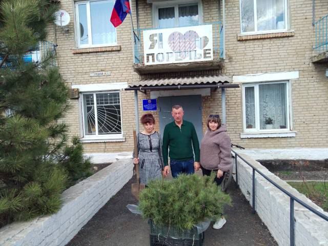 Общими усилиями к чистоте. На подведомственной территории отдела по жизнеобеспечению, охватывающей п. Поречье, пгт Изварино и пгт Урало-Кавказ, прошел общемуниципальный субботник Общими усилиями к чистоте. На подведомственной территории отдела по жизнеобеспечению, охватывающей п. Поречье, пгт Изварино и пгт Урало-Кавказ, прошел общемуниципальный субботник