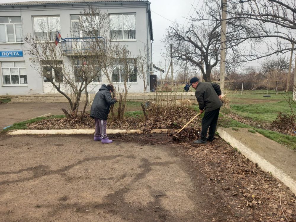 Общими усилиями к чистоте. На подведомственной территории отдела по жизнеобеспечению, охватывающей п. Поречье, пгт Изварино и пгт Урало-Кавказ, прошел общемуниципальный субботник Общими усилиями к чистоте. На подведомственной территории отдела по жизнеобеспечению, охватывающей п. Поречье, пгт Изварино и пгт Урало-Кавказ, прошел общемуниципальный субботник