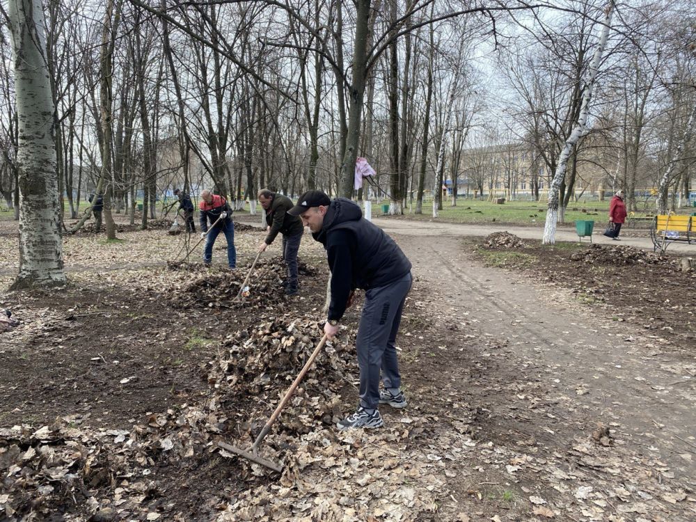 Более 200 человек присоединились к субботнику в Суходольске Более 200 человек присоединились к субботнику в Суходольске