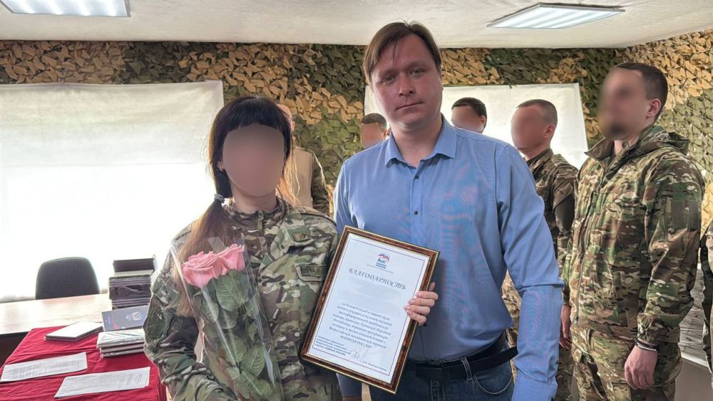Единороссы поздравили юристов Вооружённых сил РФ с профессиональным праздником Единороссы поздравили юристов Вооружённых сил РФ с профессиональным праздником