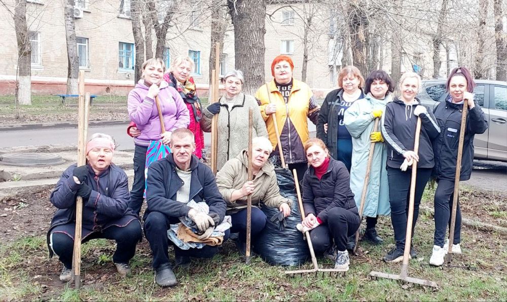 Более 200 человек присоединились к субботнику в Суходольске Более 200 человек присоединились к субботнику в Суходольске