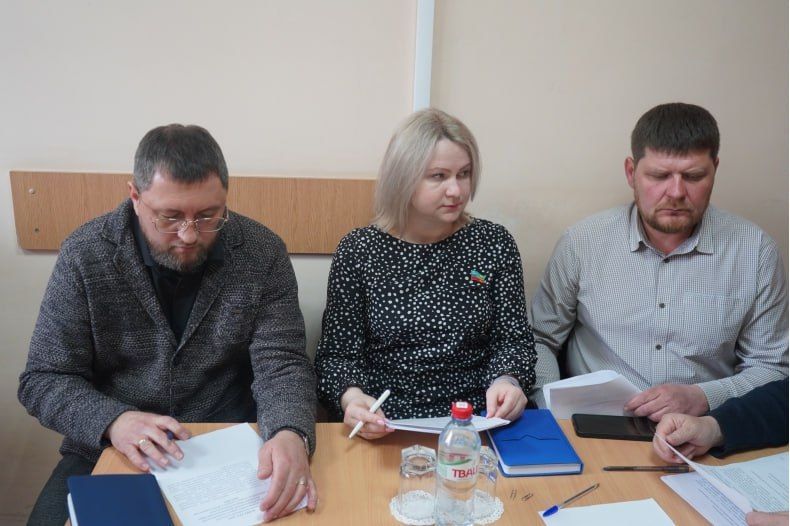 В Администрации Свердловского муниципального округа ЛНР состоялось заседание постоянной комиссии Совета депутатов по правовой политике и связям с общественностью В Администрации Свердловского муниципального округа ЛНР состоялось заседание постоянной комиссии Совета депутатов по правовой политике и связям с общественностью