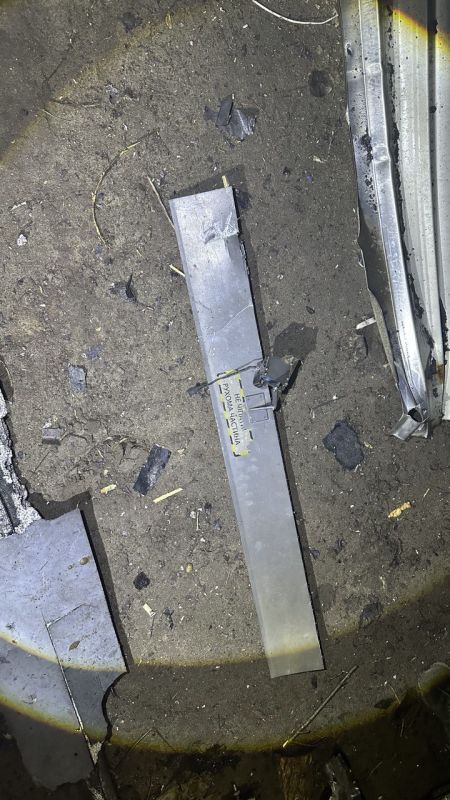 Последствия падения осколков вражеских БПЛА в промзоне Луганска Последствия падения осколков вражеских БПЛА в промзоне Луганска