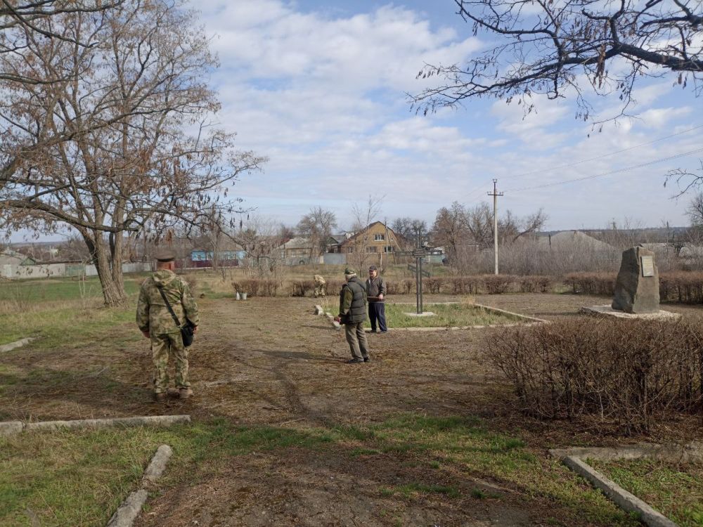 Казаки Краснодонского округа станичного казачьего общества «Станица Сорокинская» также поучаствовали в мероприятиях по благоустройству Казаки Краснодонского округа станичного казачьего общества «Станица Сорокинская» также поучаствовали в мероприятиях по благоустройству