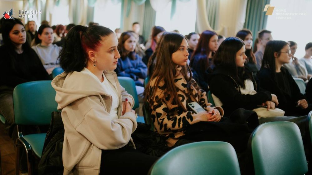 Сегодня активисты Молодежки Народного Фронта посетили Луганский колледж информационных технологий и предпринимательства (ЛКИТП) с важной миссией – рассказать студентам о нашей деятельности и пригласить их присоединиться к... Сегодня активисты Молодежки Народного Фронта посетили Луганский колледж информационных технологий и предпринимательства (ЛКИТП) с важной миссией – рассказать студентам о нашей деятельности и пригласить их присоединиться к...