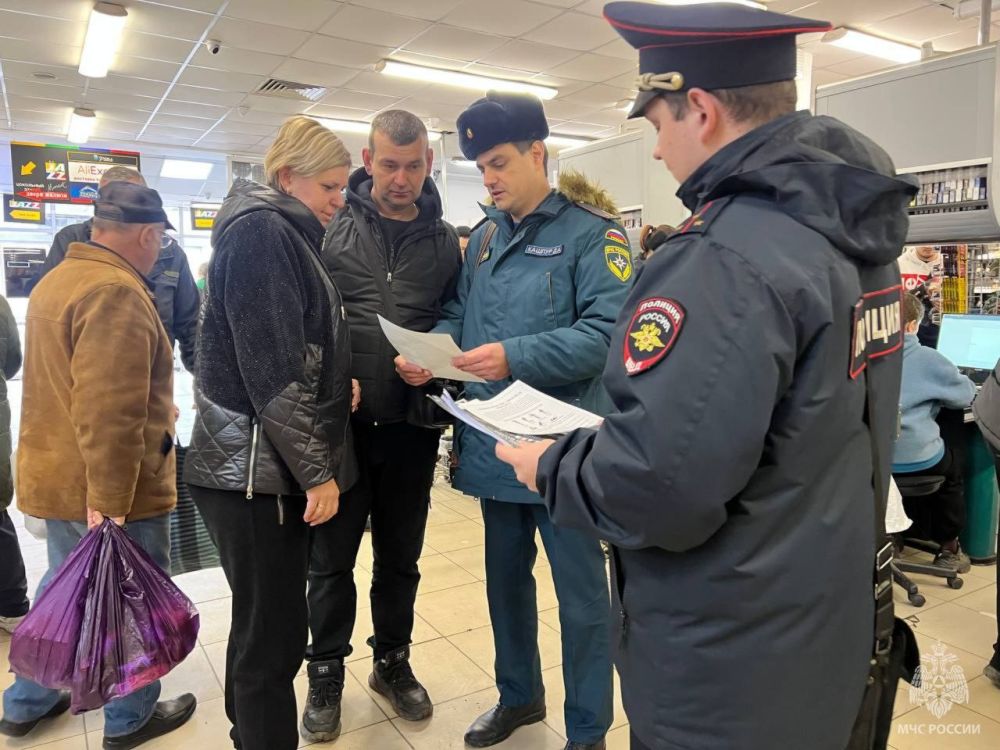 Спасатели МЧС России напоминают о правилах пожарной безопасности в местах с массовым пребыванием людей Спасатели МЧС России напоминают о правилах пожарной безопасности в местах с массовым пребыванием людей